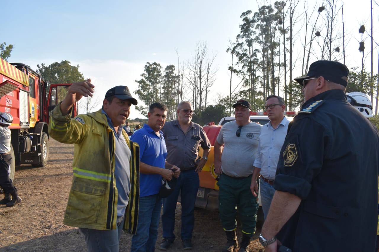 Incendios en Curuzú Cuatiá: el Intendente Irigoyen y el Ministro de Seguridad recorrieron las zonas críticas y coordinaron el gran despliegue operativo
