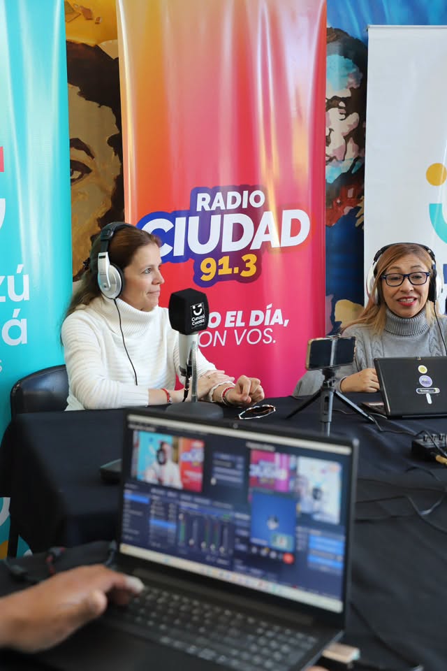 Verónica Espíndola en Radio Ciudad: «El Municipio está en la calle, cerca de los vecinos y transformando los recursos en obras y servicios»
